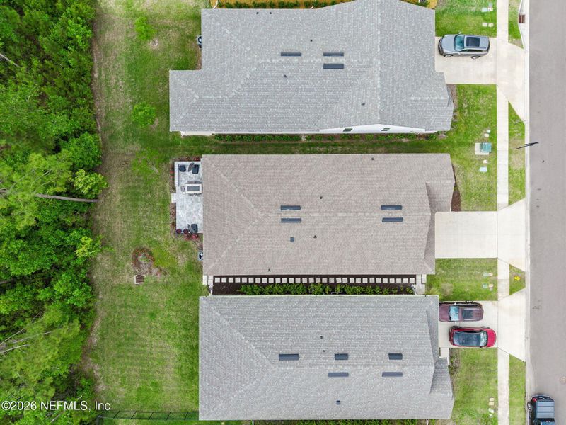 Exterior details and patio area of a home in Tributary, Yulee (Image 32).