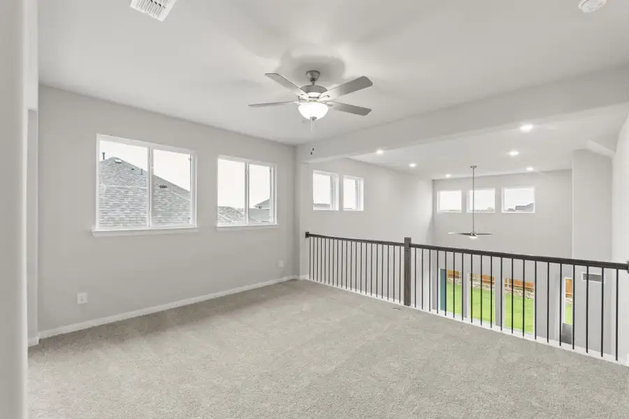Representative unfurnished interior of a home built from the Fairmont by Pacesetter Homes in Sutton Fields, Celina (Image 20).