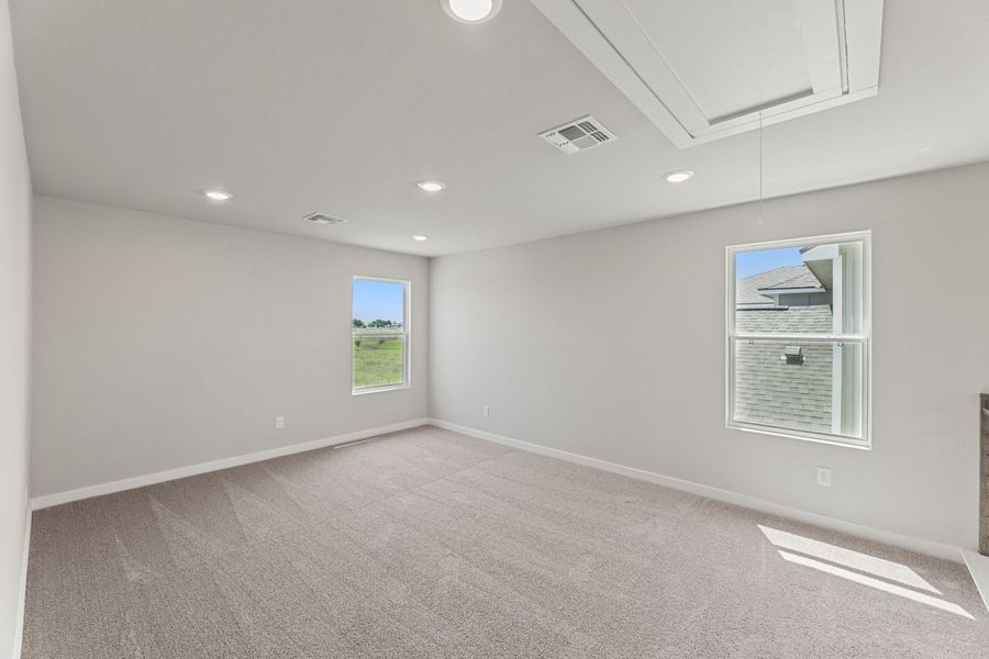 Spacious, unfurnished interior of a new home in Highland Ridge, New Braunfels (Image 28).