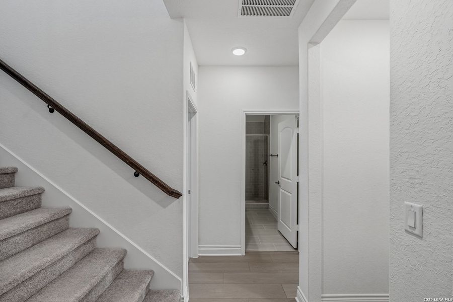 Spacious, unfurnished interior of a new home in Davis Ranch, San Antonio (Image 25).