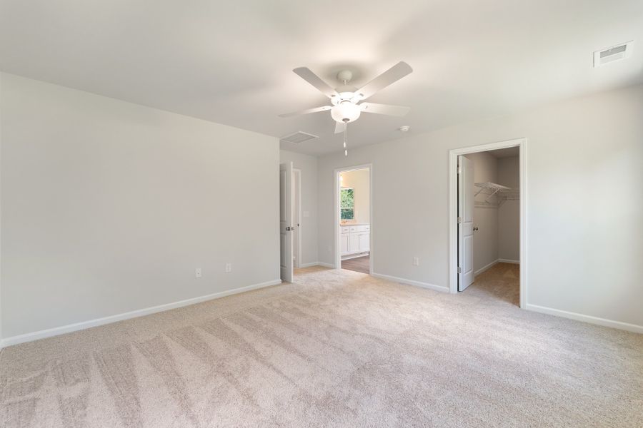Spacious, unfurnished interior of a new home in Richmond Hill, Inman (Image 24).