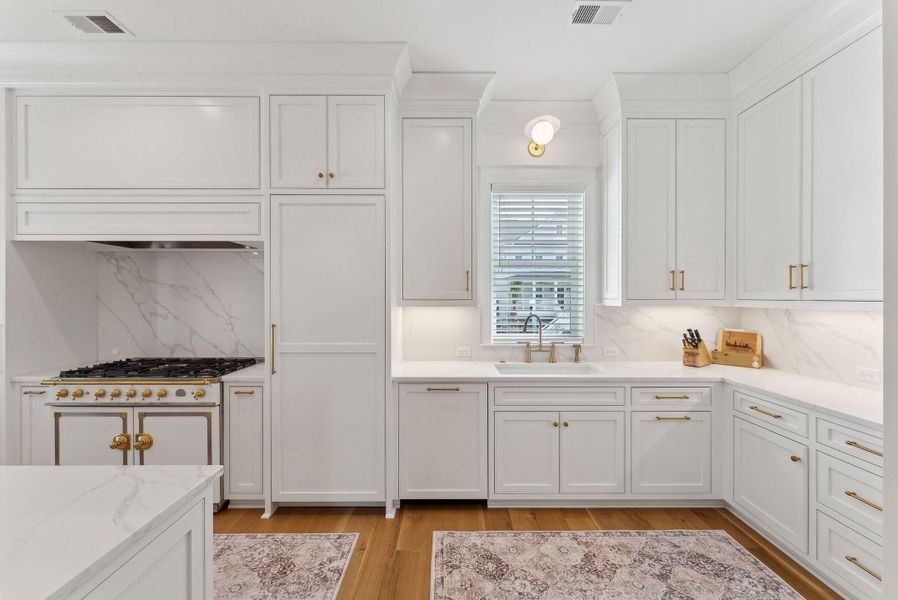 Furnished interior view inside a new home in Daniel Island Park, Charleston (Image 16).