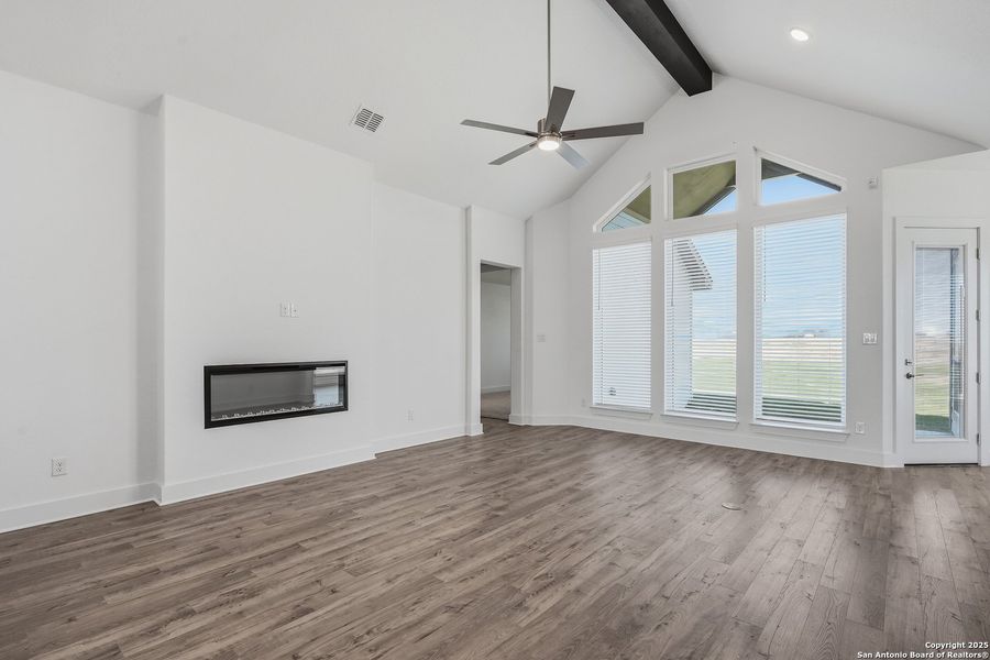 Spacious, unfurnished interior of a new home in Sienna Lakes, San Antonio (Image 36). Spacious, unfurnished interior of a new home in Sienna Lakes, San Antonio (Image 36).