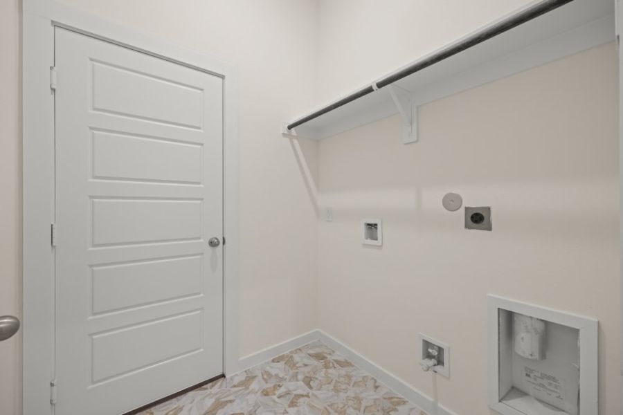 Spacious, unfurnished interior of a new home in Ashland, Houston (Image 17).