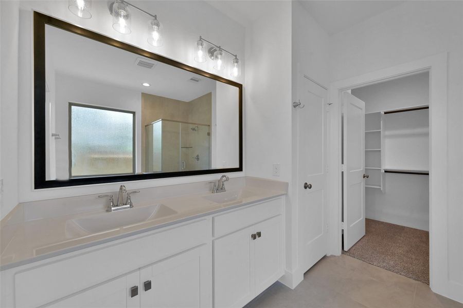 Furnished interior view inside a new home in Evergreen, Conroe (Image 12). Furnished interior view inside a new home in Evergreen, Conroe (Image 12).