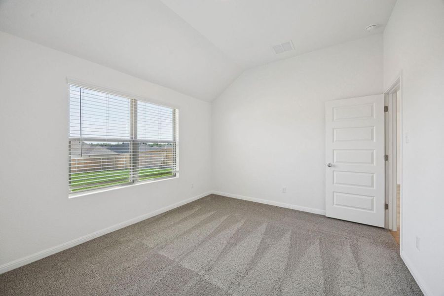Spacious, unfurnished interior of a new home in Trinity Ranch, Elgin (Image 25).