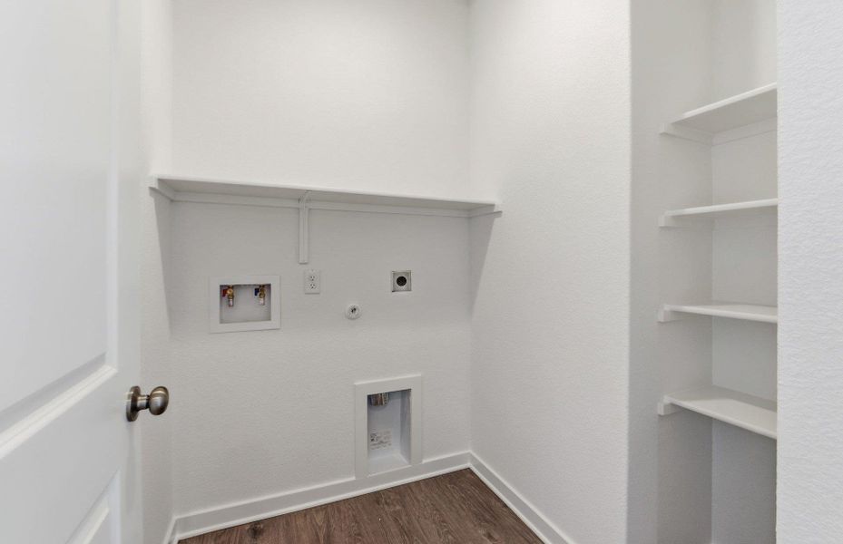 Spacious, unfurnished interior of a new home in Sonterra, Jarrell (Image 20).