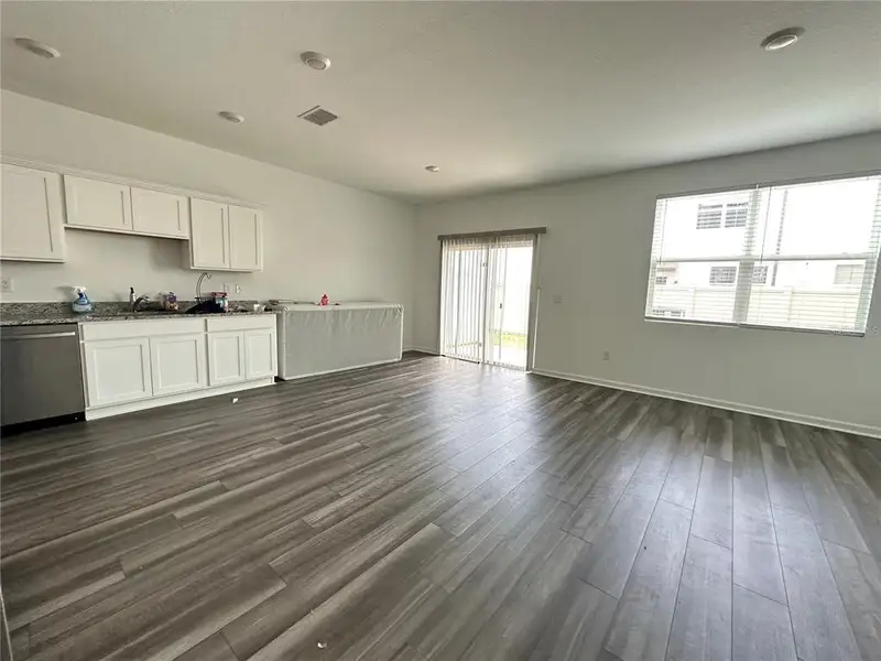 Spacious, unfurnished interior of a new home in , Gibsonton (Image 12). Spacious, unfurnished interior of a new home in , Gibsonton (Image 12).
