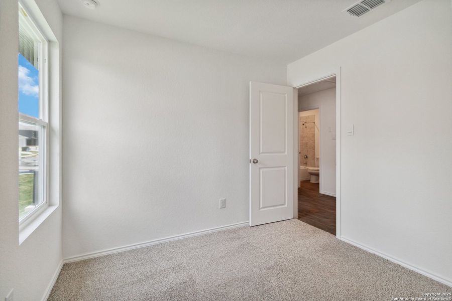 Spacious, unfurnished interior of a new home in Avenida, Converse (Image 19).