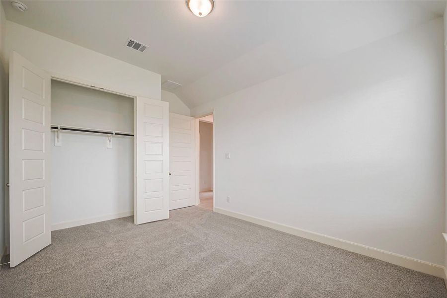Spacious, unfurnished interior of a new home in Lago Mar, Texas City (Image 41).