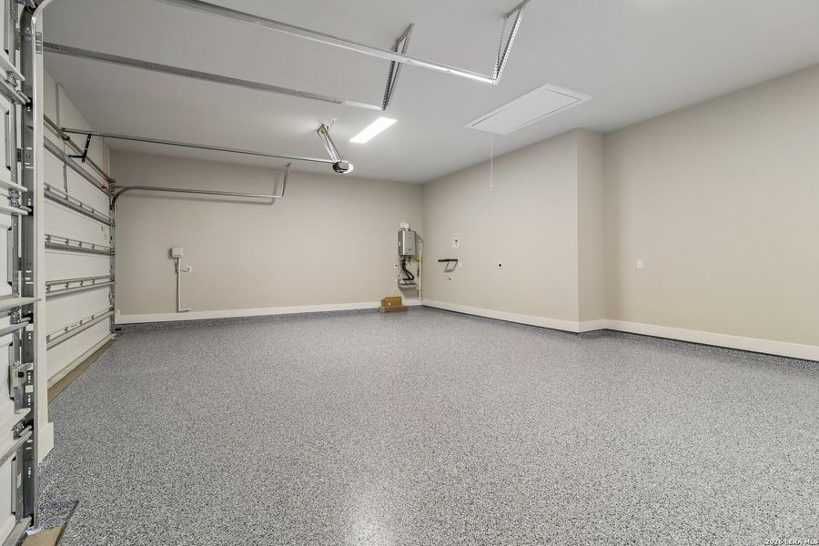 Spacious, unfurnished interior of a new home in Weltner Farms 60’s, New Braunfels (Image 35). Spacious, unfurnished interior of a new home in Weltner Farms 60’s, New Braunfels (Image 35).