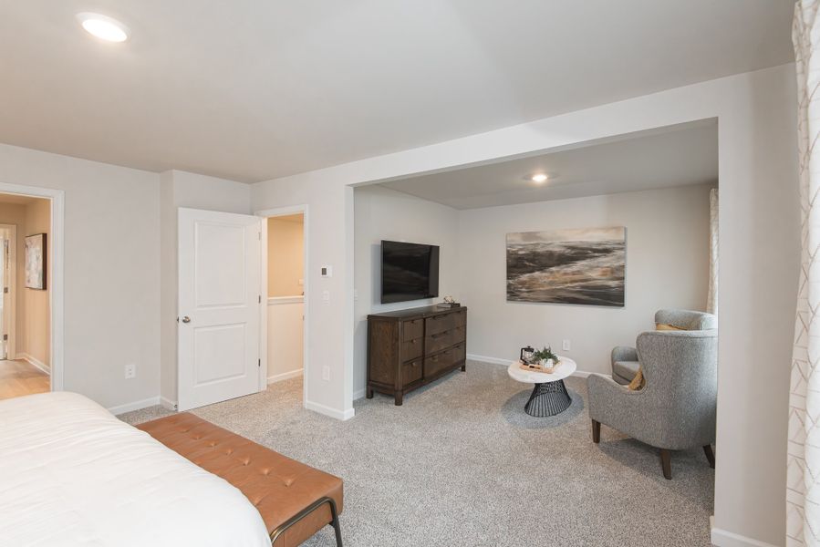 Furnished interior view inside a new home in Ivey Township, Dallas (Image 12).