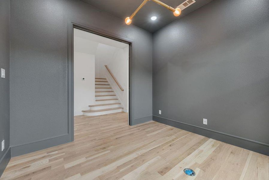 Spacious, unfurnished interior of a new home in , Dallas (Image 24).