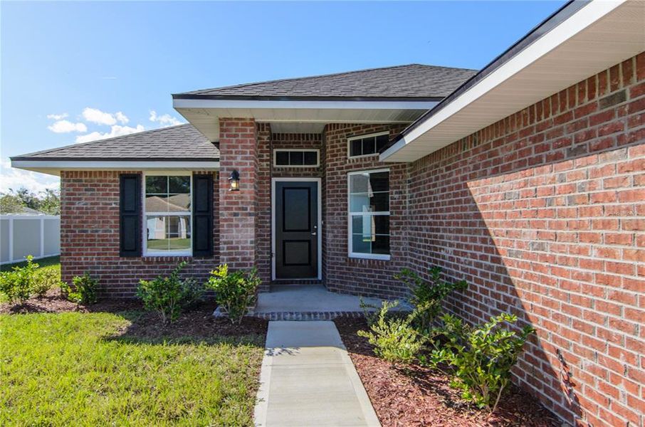 Exterior details and patio area of a home in , Palm Coast (Image 3).