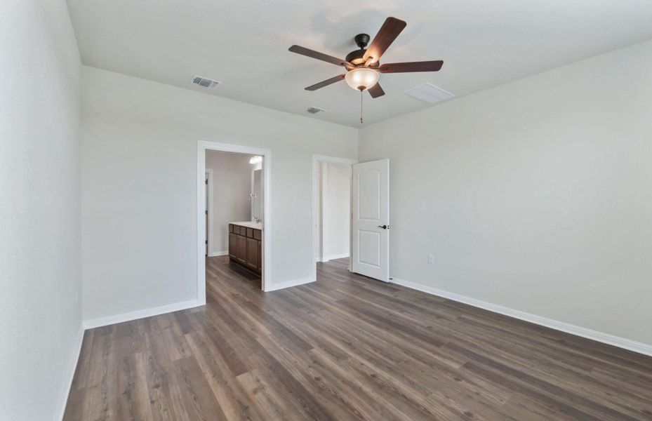 Spacious, unfurnished interior of a new home in Sun City Texas, Georgetown (Image 22). Spacious, unfurnished interior of a new home in Sun City Texas, Georgetown (Image 22).