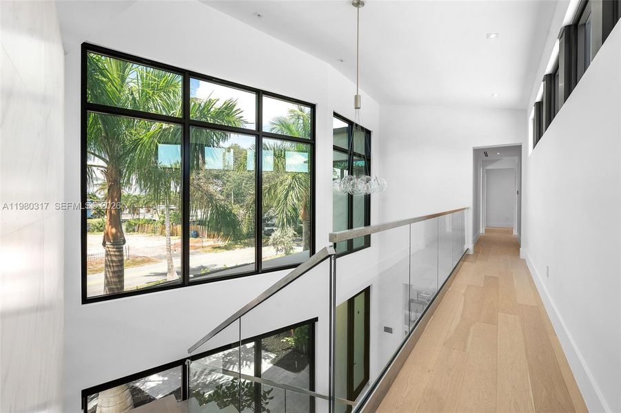 Spacious, unfurnished interior of a new home in , Fort Lauderdale (Image 23).