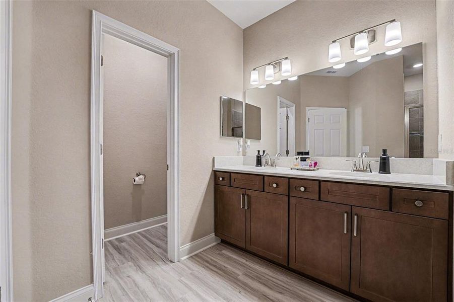 Furnished interior view inside a new home in , Lake Alfred (Image 9).