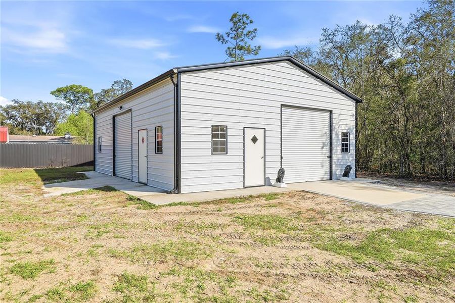 Exterior details and patio area of a home in , Spring Hill (Image 35).