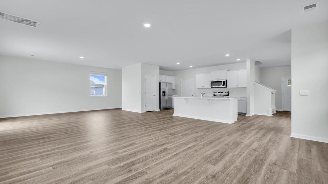 Spacious, unfurnished interior of a new home in Hillcrest, Ravenel (Image 31).