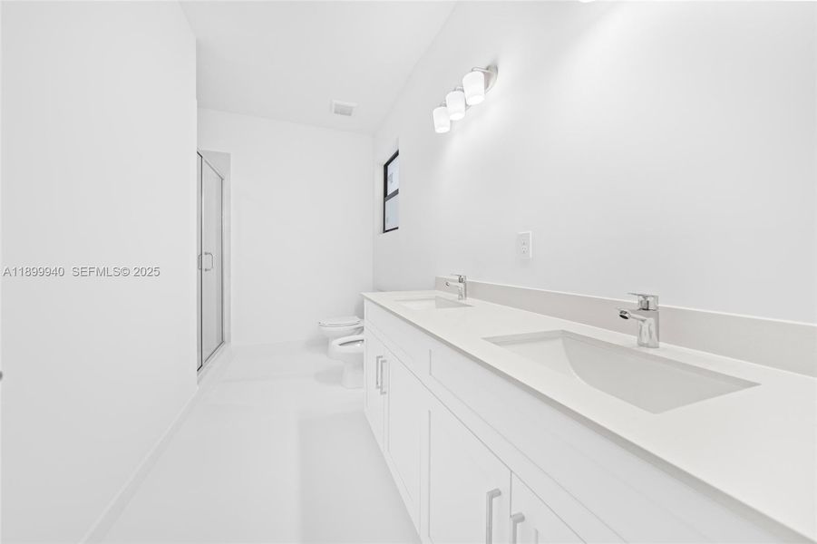 Master Double sink and shower