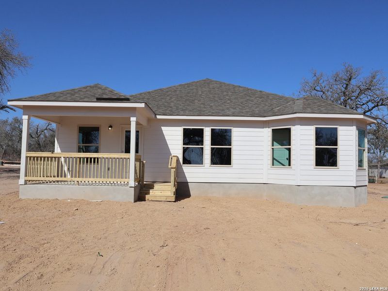 Exterior details and patio area of a home in Jordan's Ranch, San Antonio (Image 4).