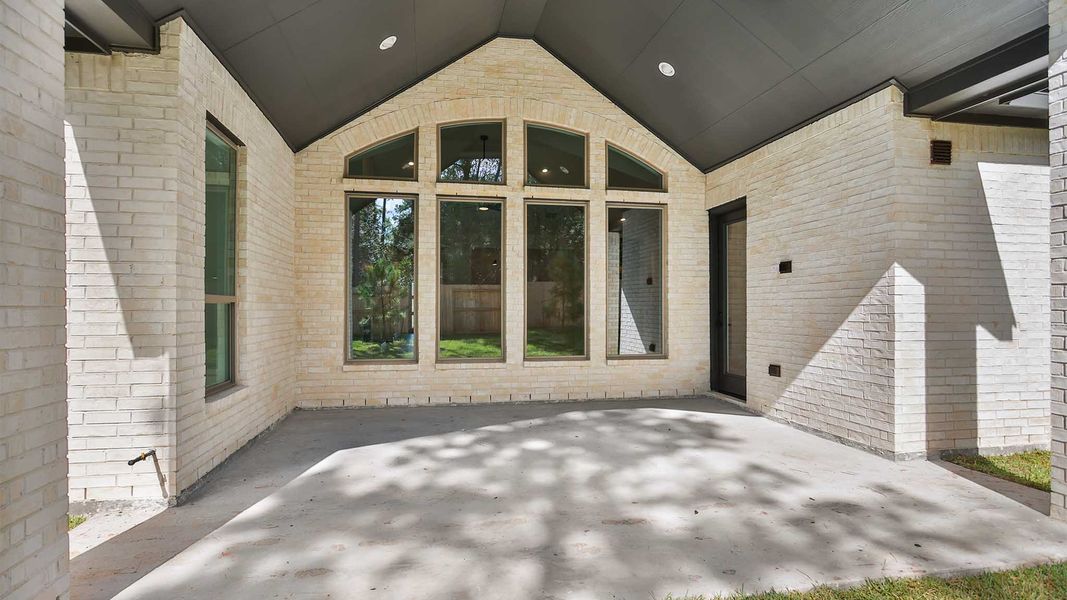Exterior details and patio area of a home in The Woodlands Hills, Willis (Image 3).
