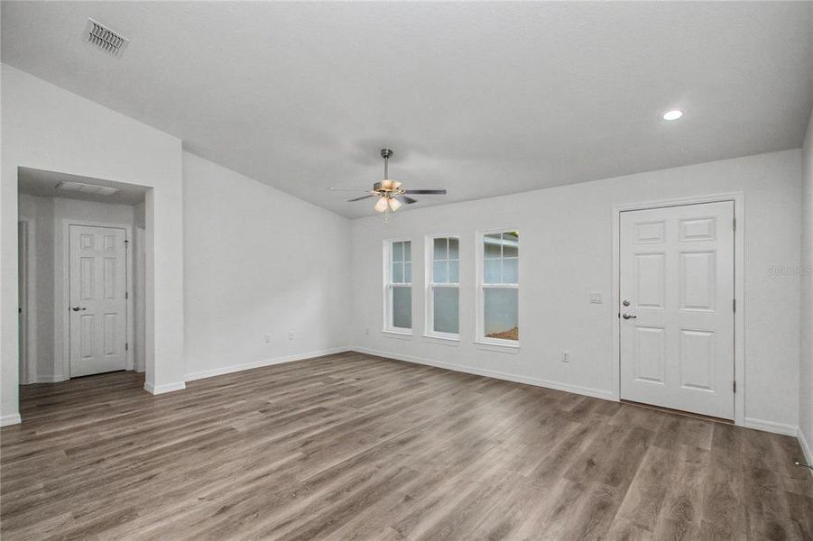 Spacious, unfurnished interior of a new home in , Summerfield (Image 15).