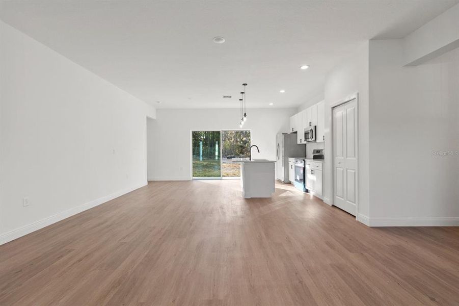 Spacious, unfurnished interior of a new home in , Ocala (Image 29).