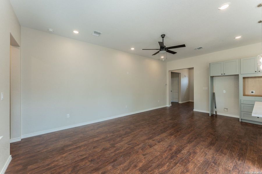 Spacious, unfurnished interior of a new home in , San Antonio (Image 13).