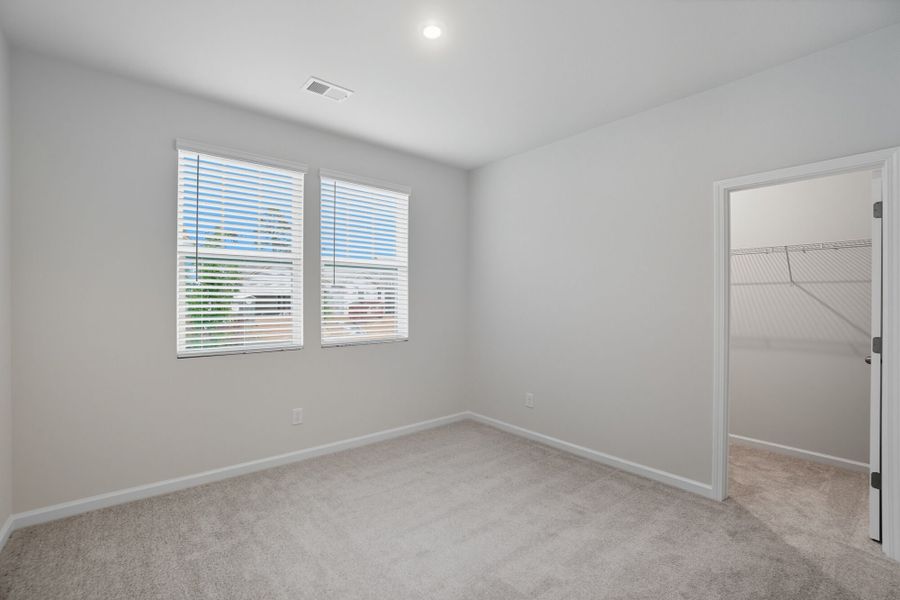 Spacious, unfurnished interior of a new home in Waxhaw Landing, Monroe (Image 20).