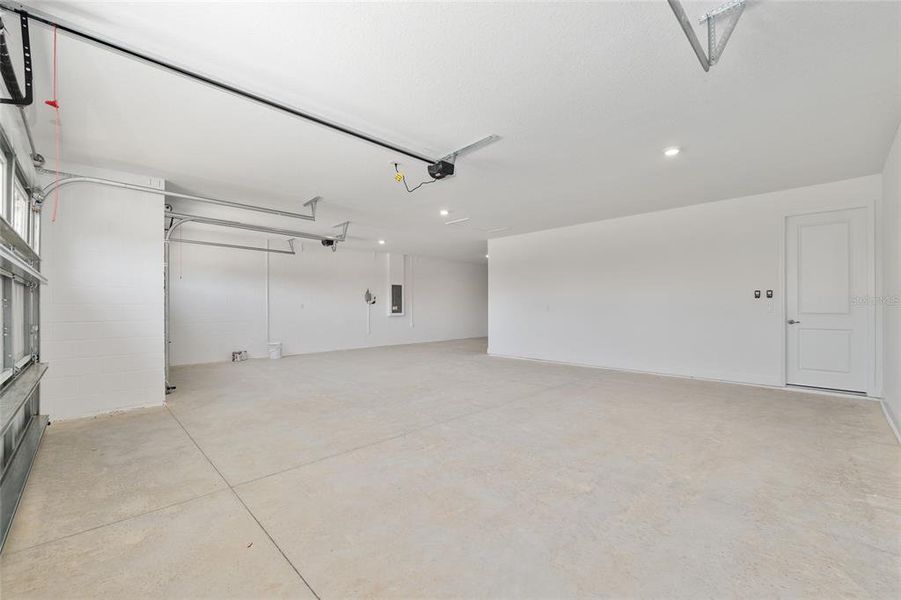 Spacious, unfurnished interior of a new home in , Ocala (Image 52).