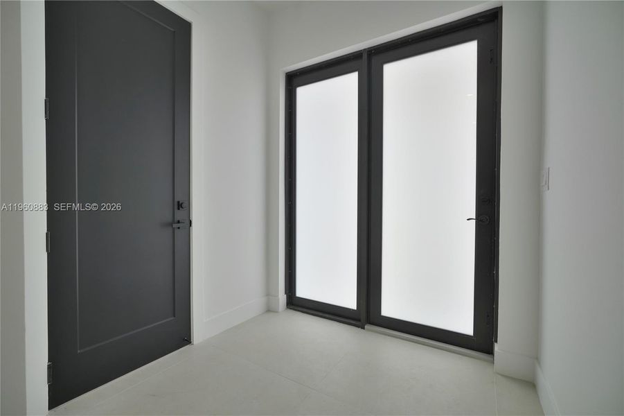 Spacious, unfurnished interior of a new home in , Miami (Image 33).