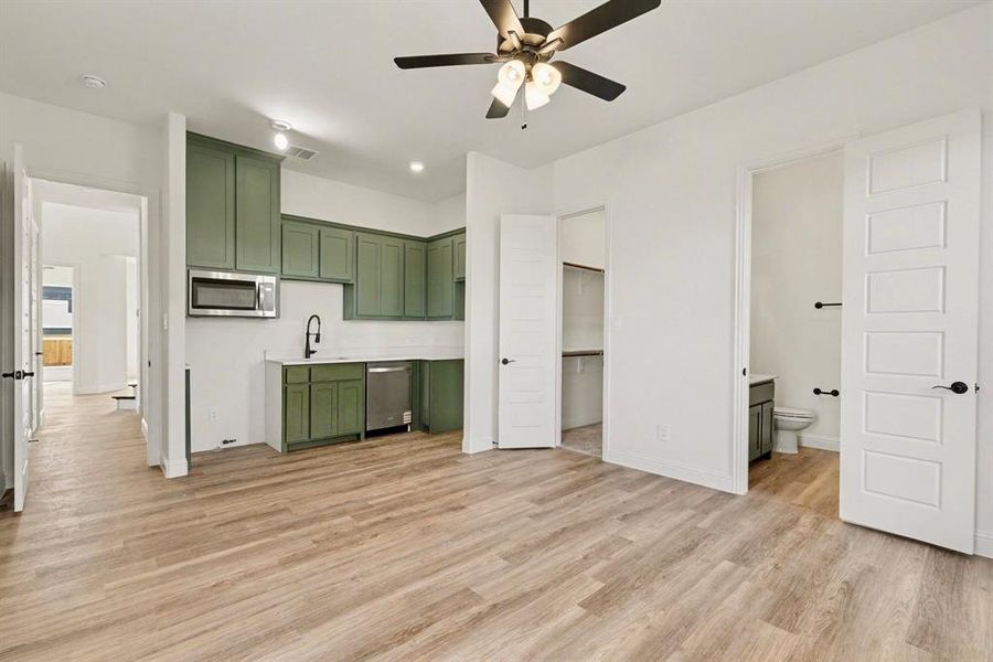 Spacious, unfurnished interior of a new home in , Prosper (Image 31).