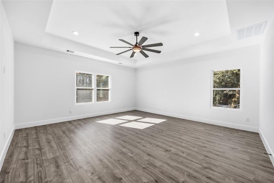Spacious, unfurnished interior of a new home in , Houston (Image 33).