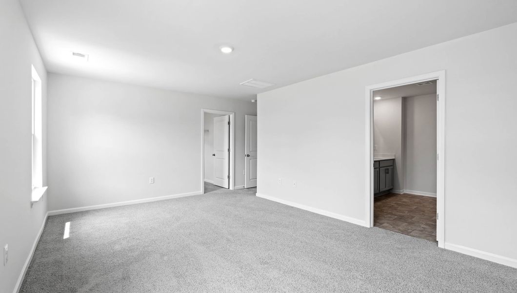 Spacious, unfurnished interior of a new home in Baxter Village, Boiling Springs (Image 26).