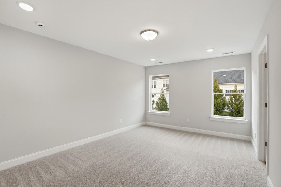Spacious, unfurnished interior of a new home in Harrisburg Village Townhomes, Harrisburg (Image 34).