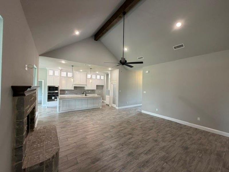 Spacious, unfurnished interior of a new home in , Azle (Image 11).