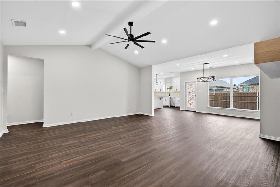 Spacious, unfurnished interior of a new home in , Mabank (Image 14).
