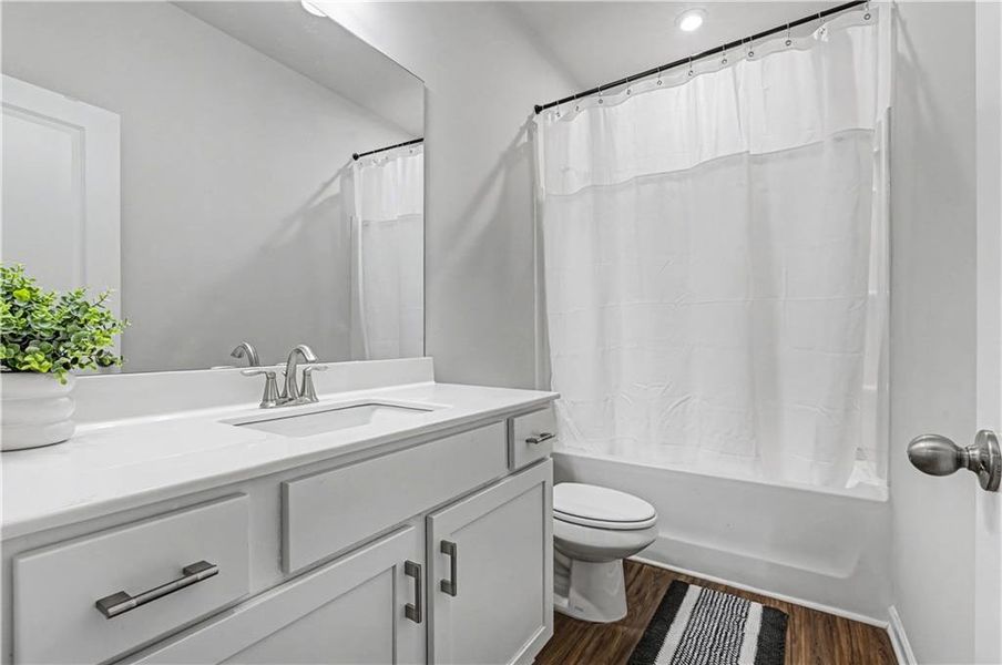 Furnished interior view inside a new home in , Cartersville (Image 10).