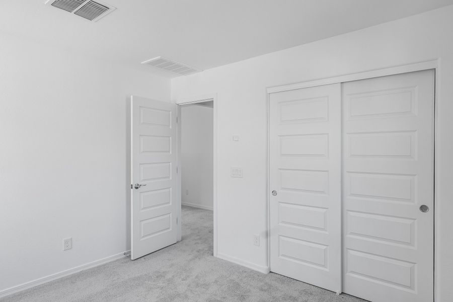 Spacious, unfurnished interior of a new home in Artisan at Asante Vista Collection, Surprise (Image 26).