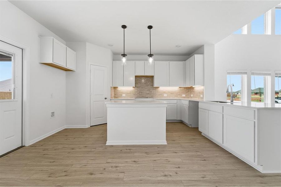Furnished interior view inside a new home in Saddlebrook Estates, Waxahachie (Image 4).