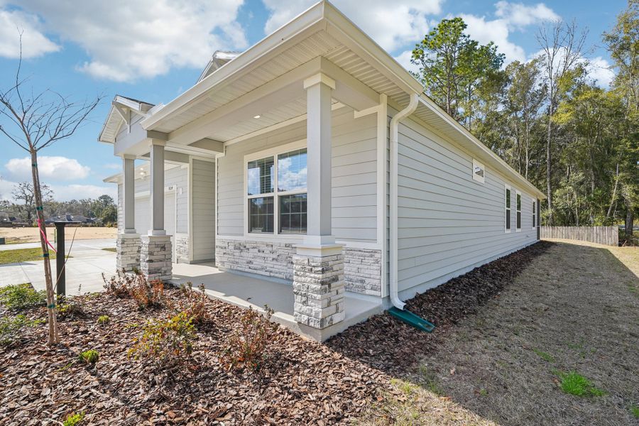 Exterior details and patio area of a home in Oakhaven Walk, Gainesville (Image 20).