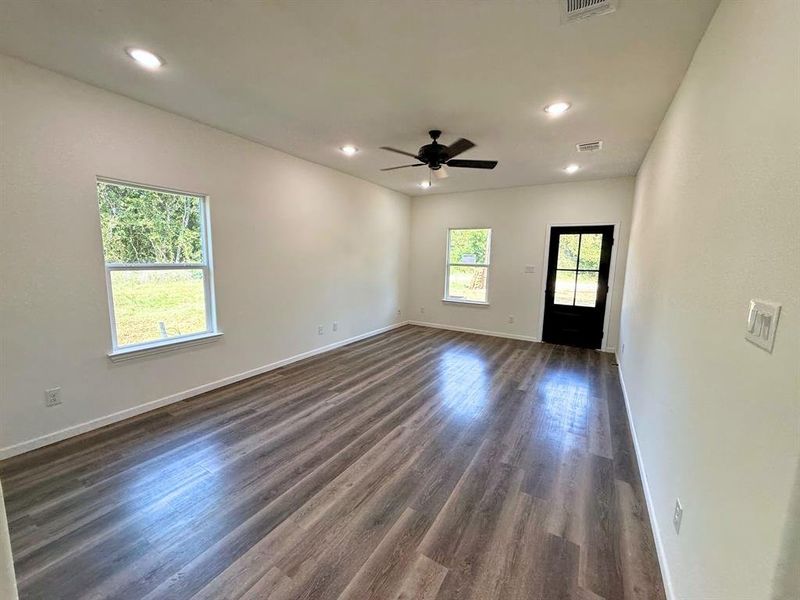 Spacious, unfurnished interior of a new home in , Granbury (Image 13).