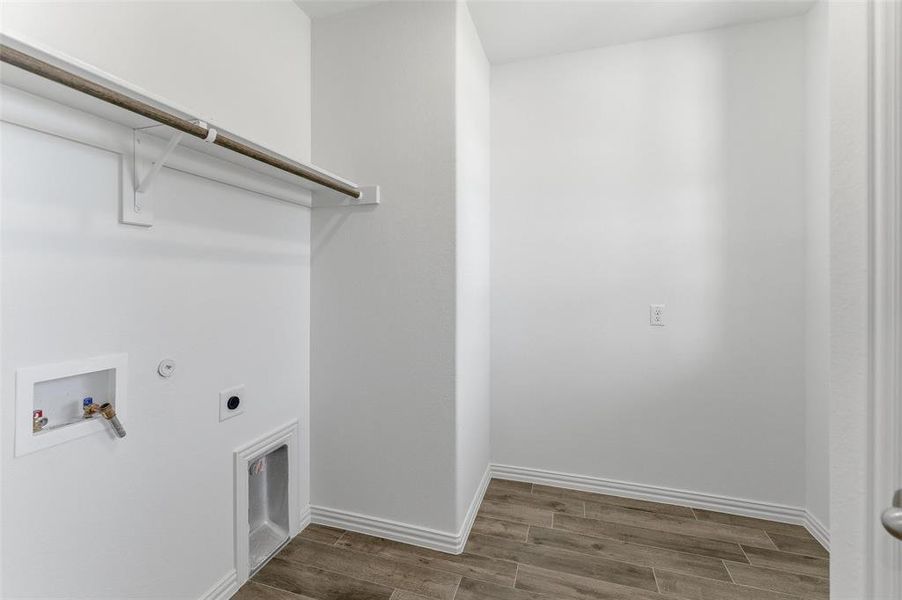 Dedicated laundry area featuring modern wood-look tile flooring