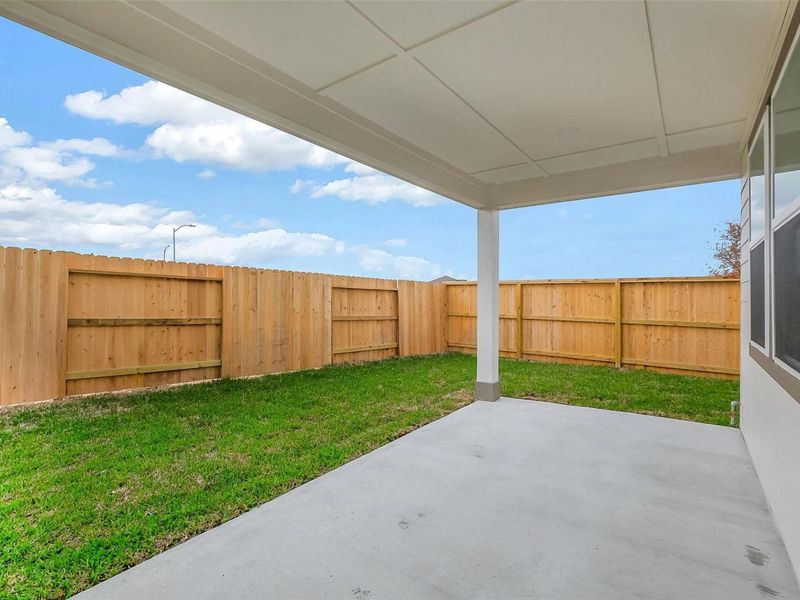 Exterior details and patio area of a home in Emberly, Beasley (Image 4).