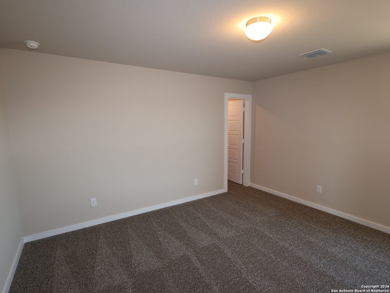 Spacious, unfurnished interior of a new home in Winding Brook, San Antonio (Image 15).