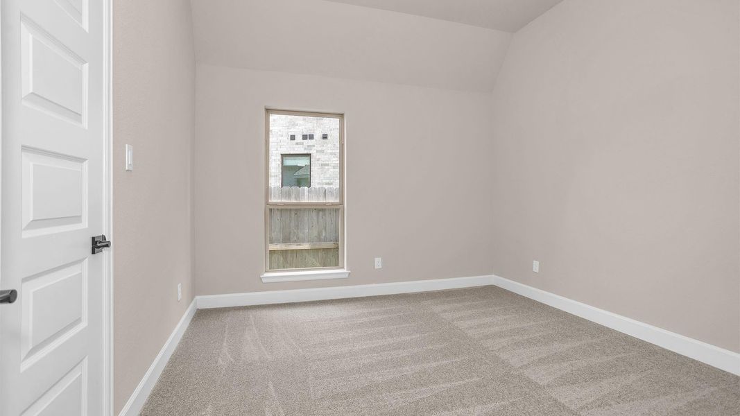 Spacious, unfurnished interior of a new home in Valencia, Manvel (Image 12).