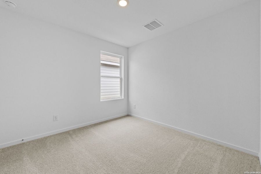 Spacious, unfurnished interior of a new home in Spring Grove, St. Hedwig (Image 16).