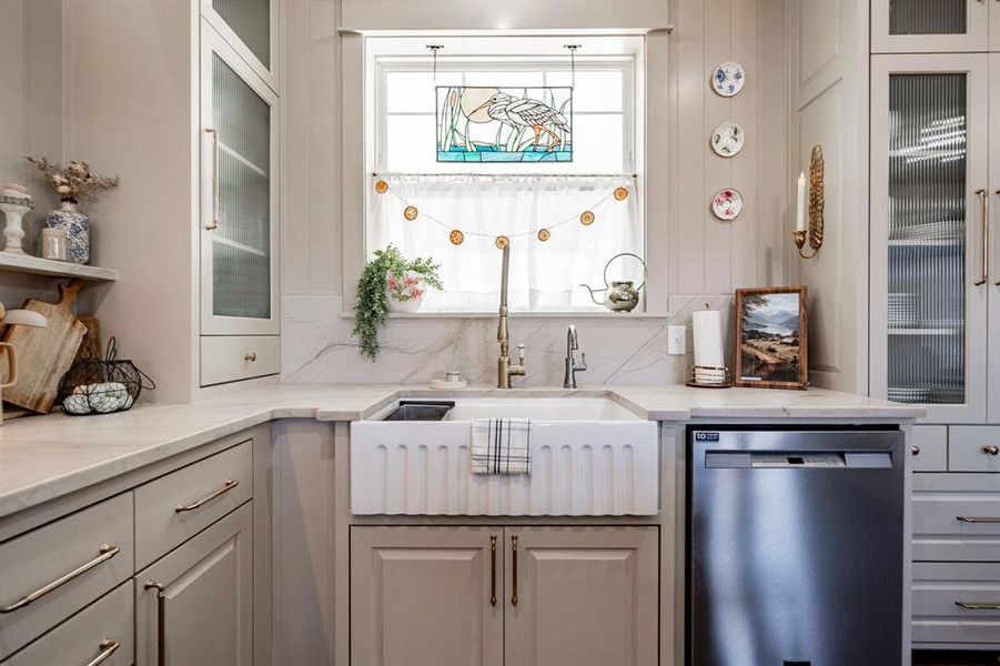 Furnished interior view inside a new home in , Abilene (Image 9).