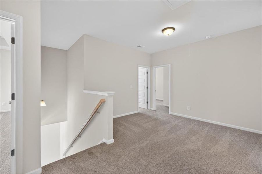 Spacious, unfurnished interior of a new home in Victoria Heights, Dallas (Image 19).